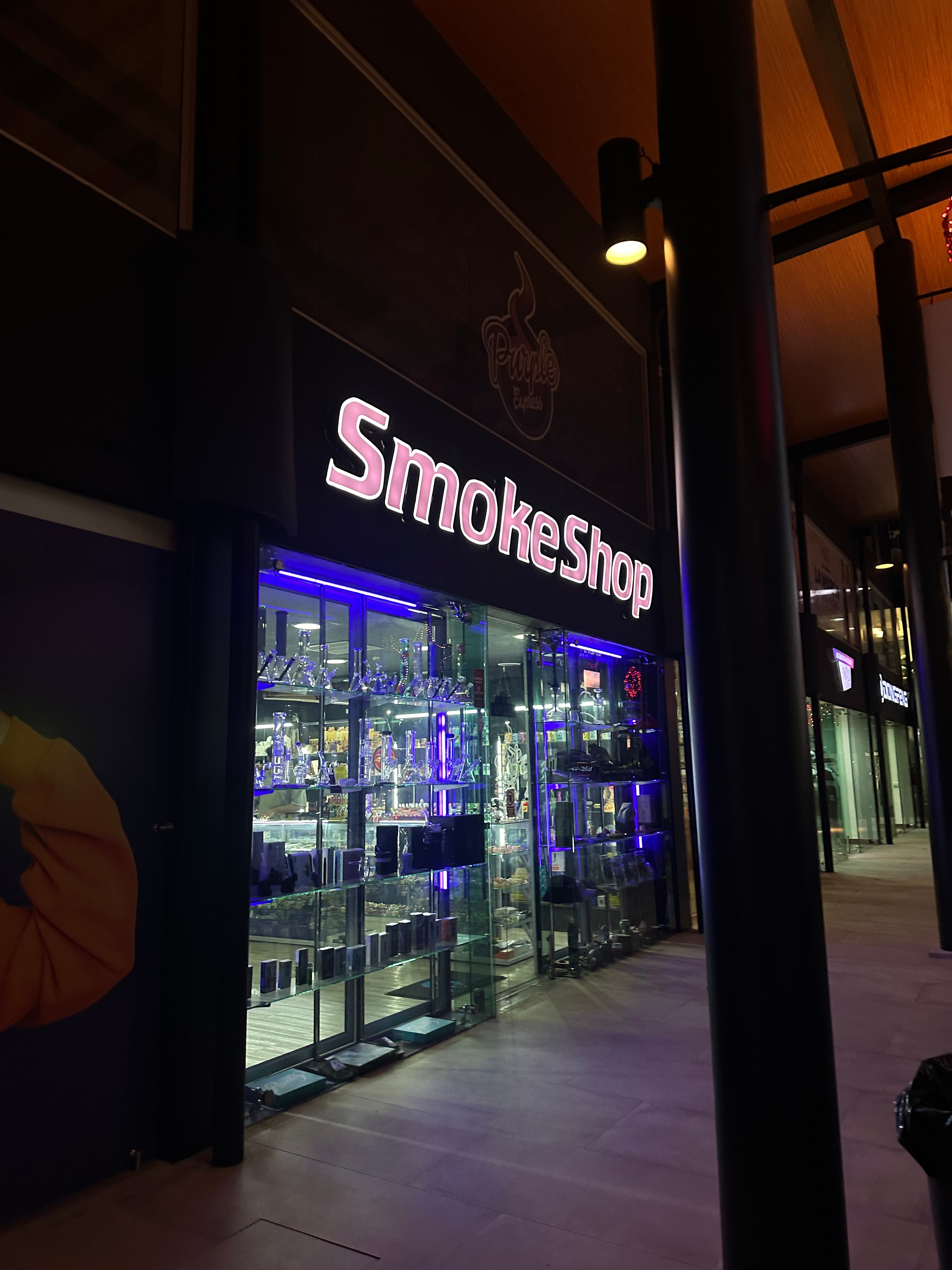 SmokeShop_1